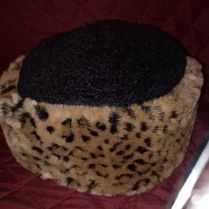 London Fog Vintage Knit/Faux Fur Leopard Print Hat